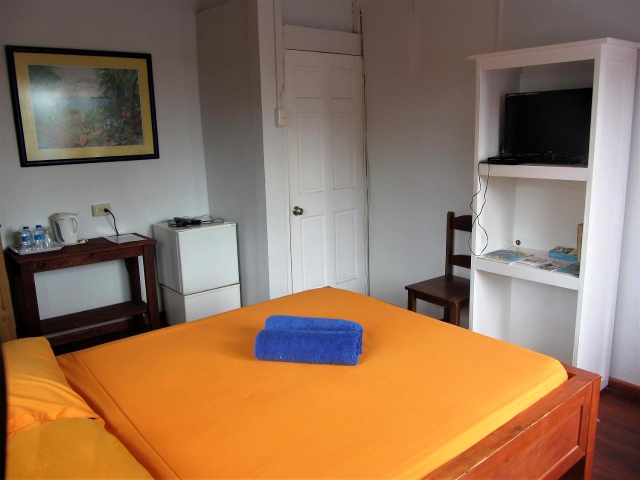 Miller'S Guest House Buccoo Esterno foto